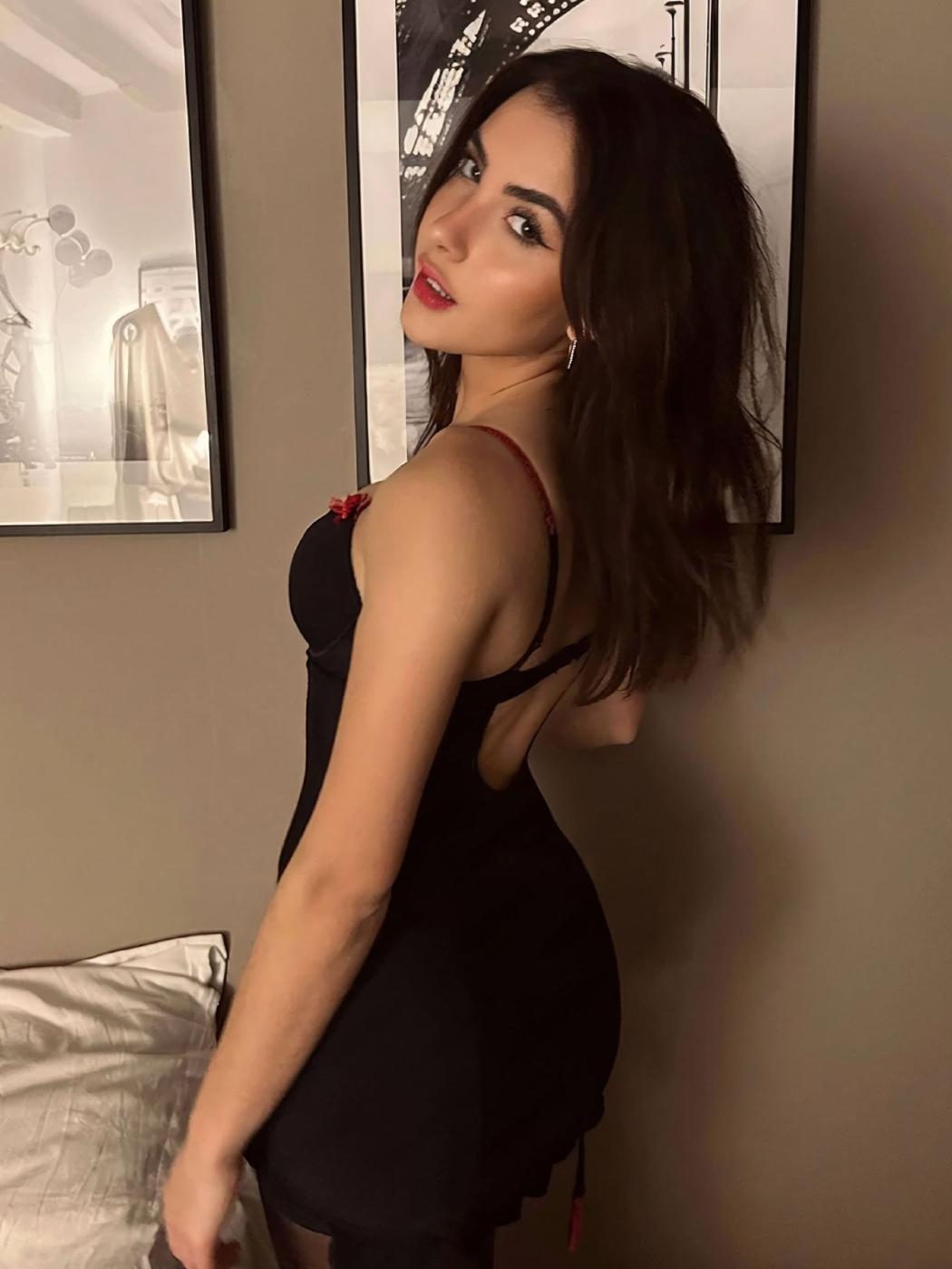 andrea_botez_sexy_stockings_lingerie_set_leaked-jszwxl andrea botez sexy stockings lingerie set leaked