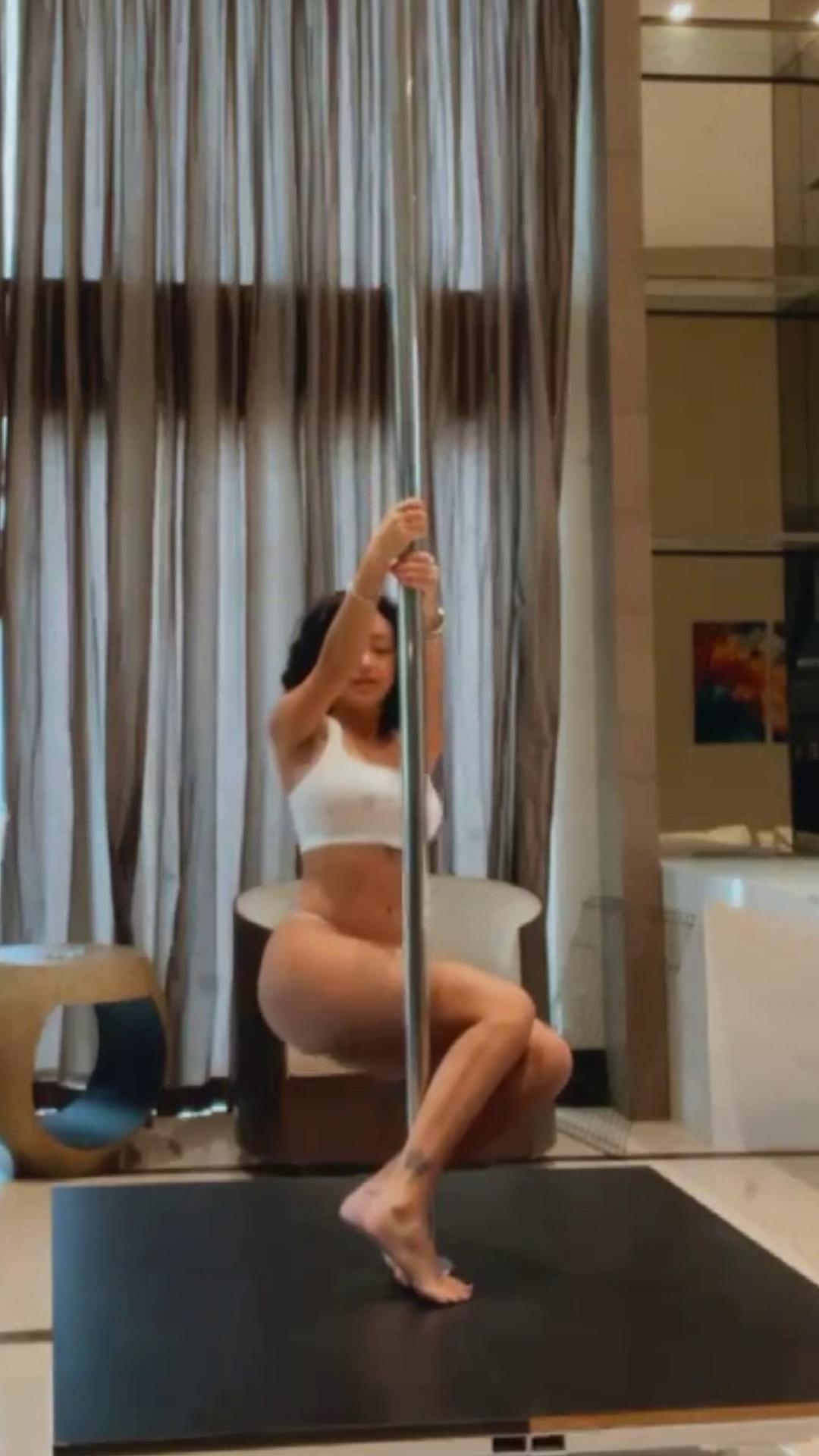 malu_trevejo_g-string_stripper_pole_dancing_onlyfans_video_leaked-fcbwnq malu trevejo g string stripper pole dancing onlyfans video leaked fcbwnq