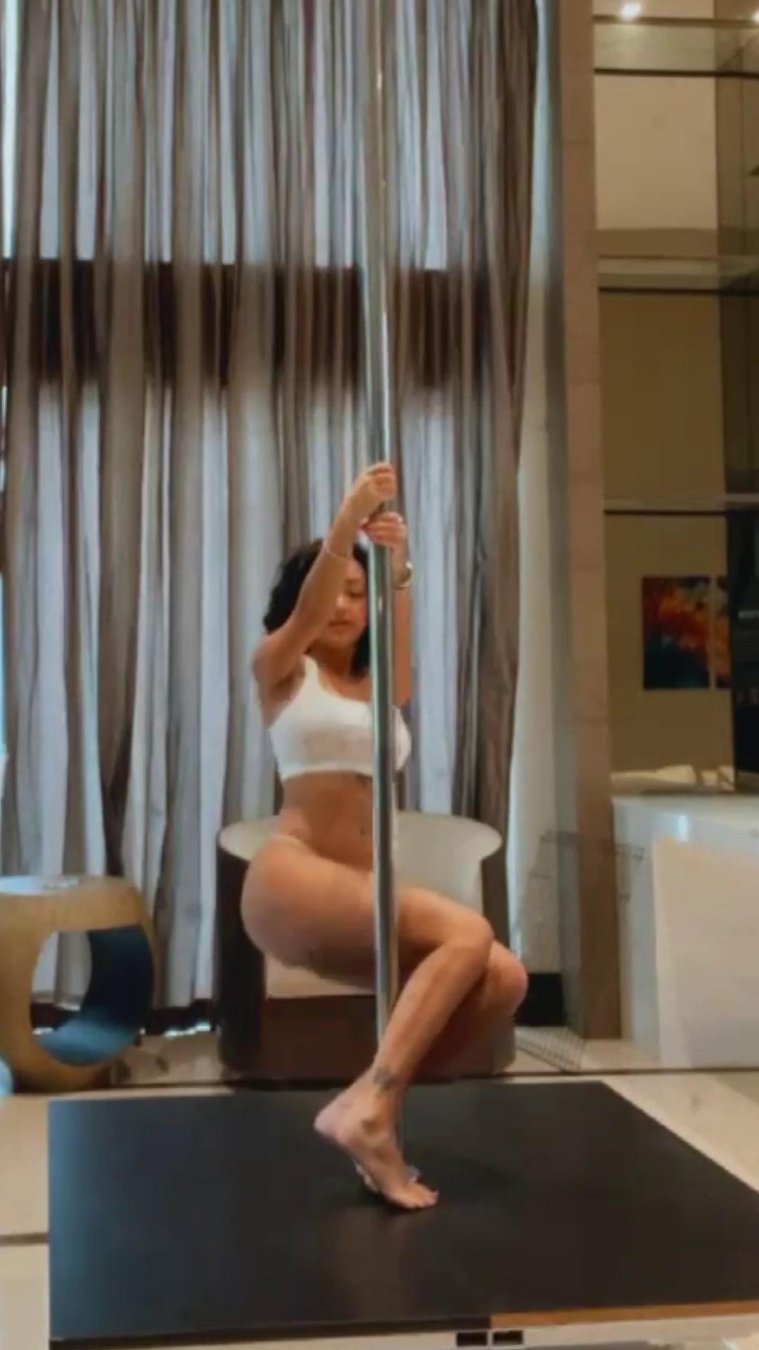 malu_trevejo_g-string_stripper_pole_dancing_onlyfans_video_leaked-jetbdc malu trevejo g string stripper pole dancing onlyfans video leaked jetbdc