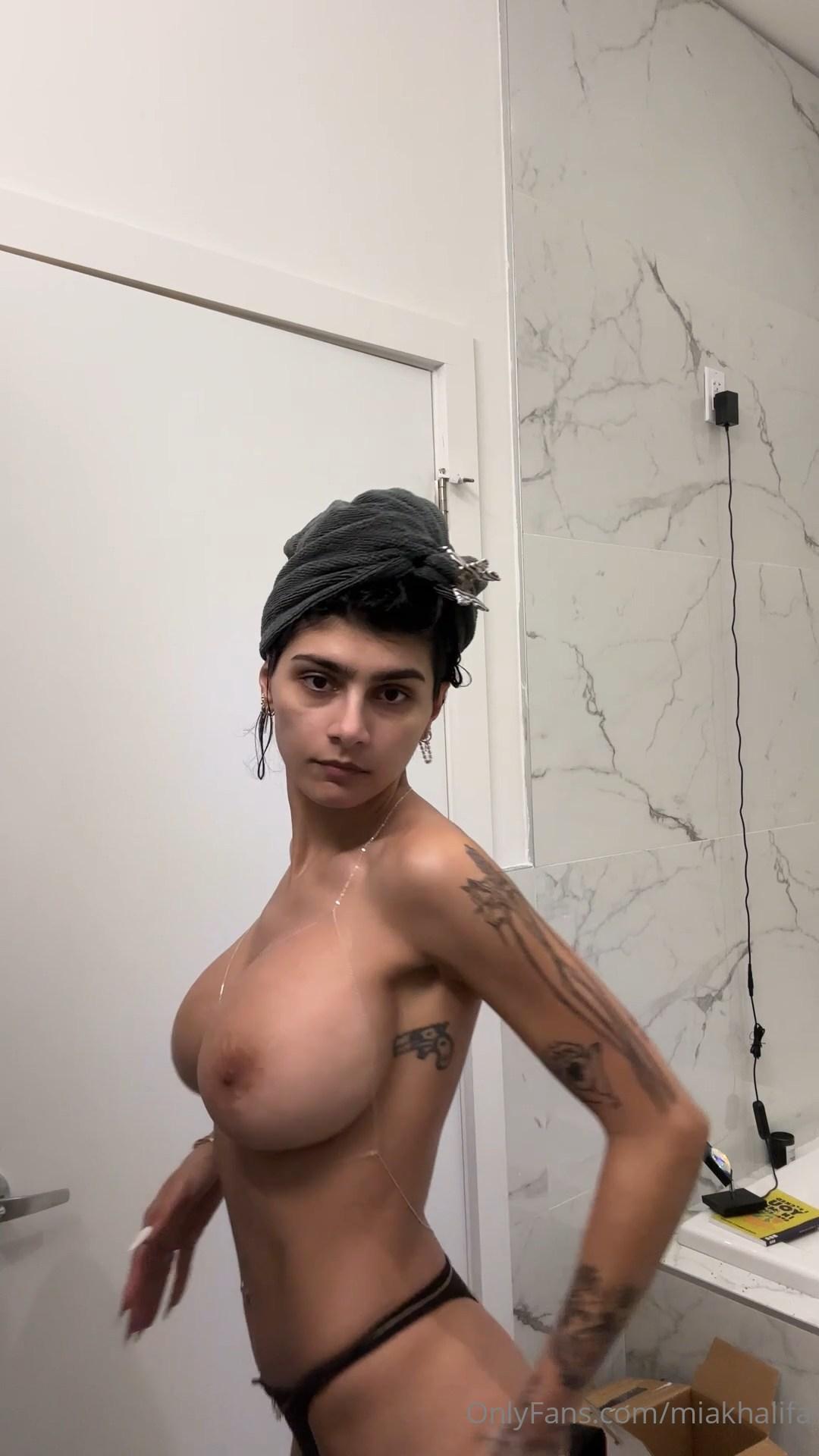 mia khalifa nude dressing onlyfans video leaked sedwzh