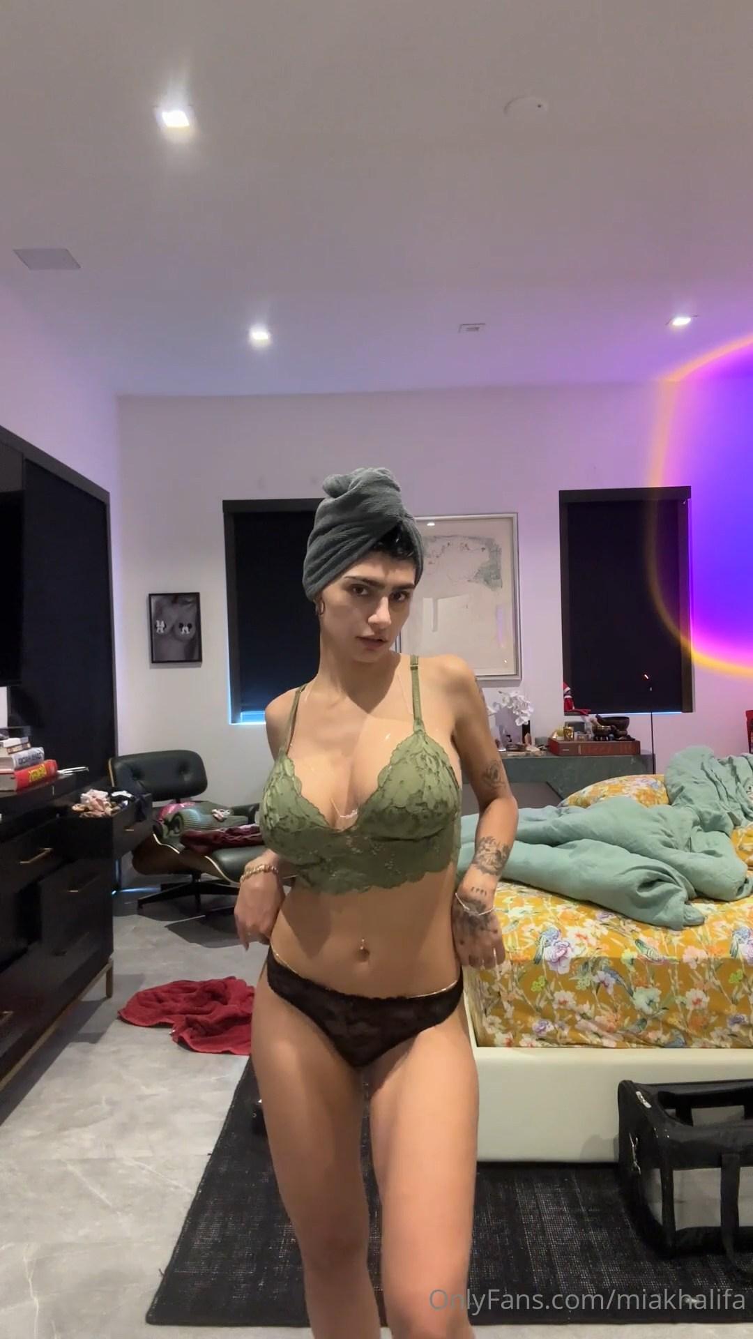 mia khalifa nude dressing onlyfans video leaked sniayz