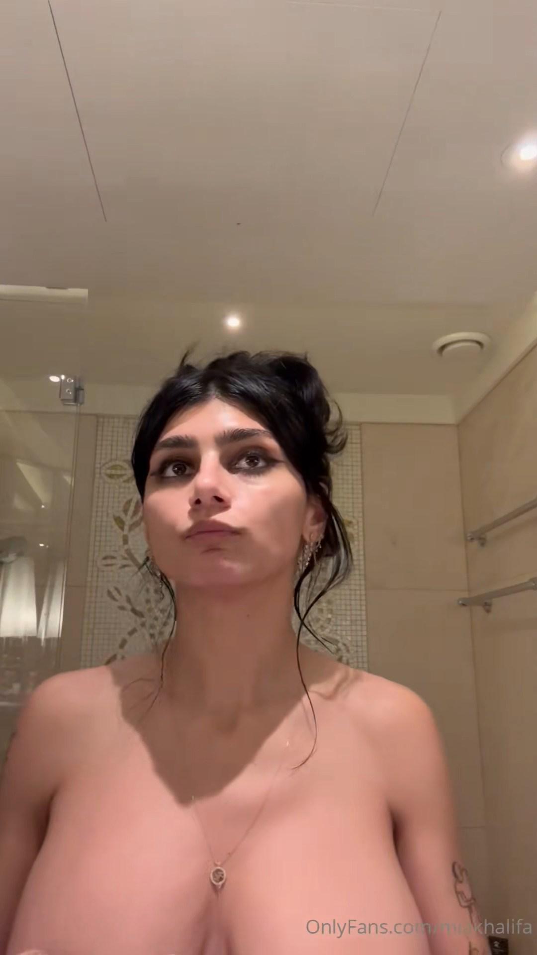 mia khalifa nude face wash onlyfans livestream leaked