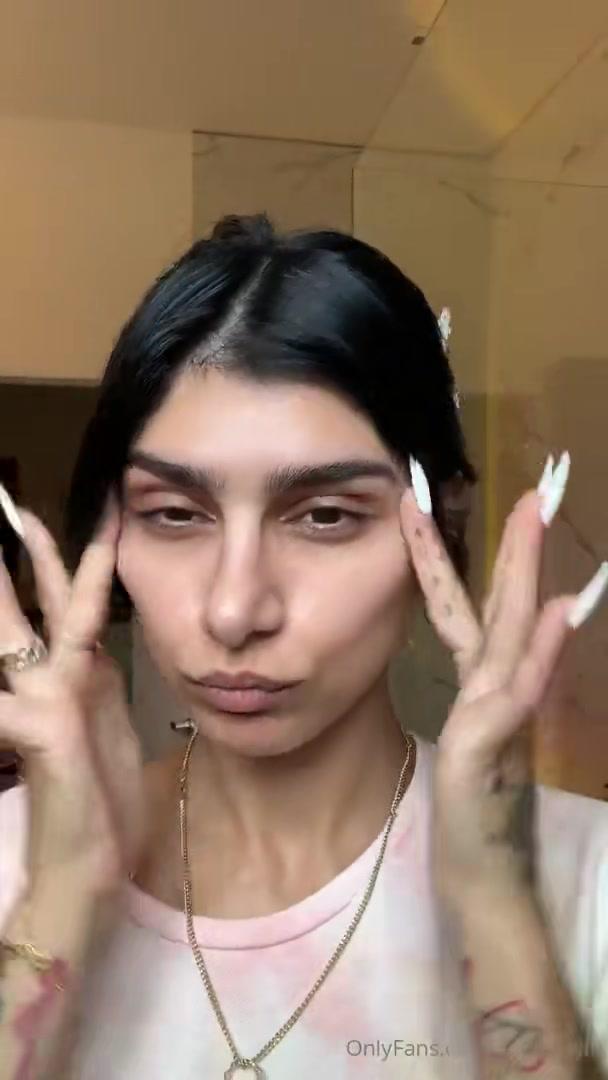 mia khalifa nude bathroom onlyfans livestream leaked cligtw