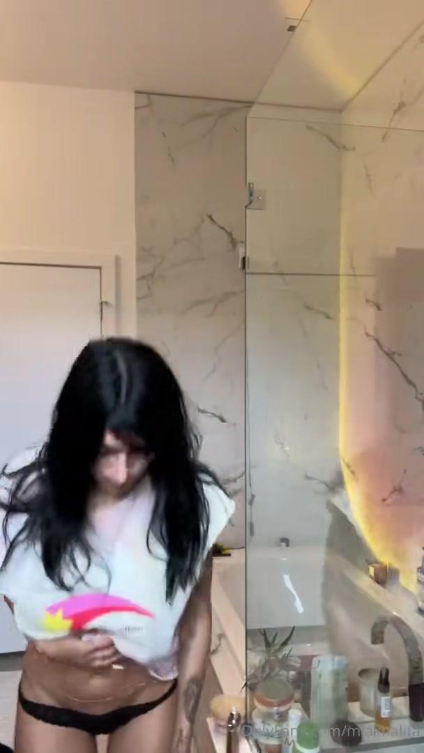 mia khalifa nude bathroom onlyfans livestream leaked poirme