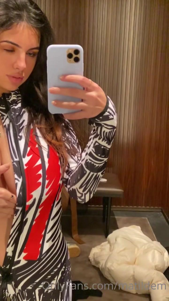 mati marroni nude dressing room flash onlyfans video leaked