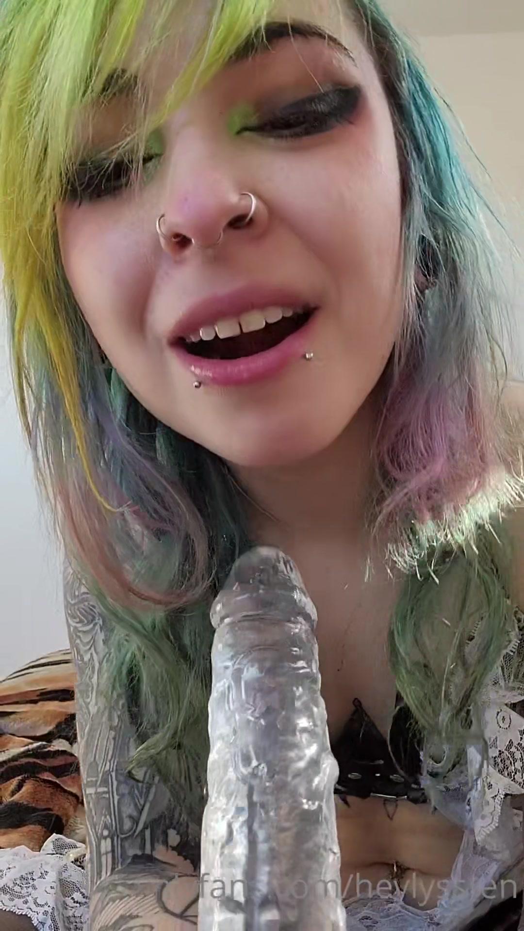 heylyssten close up dildo blowjob onlyfans video leaked nywrtr