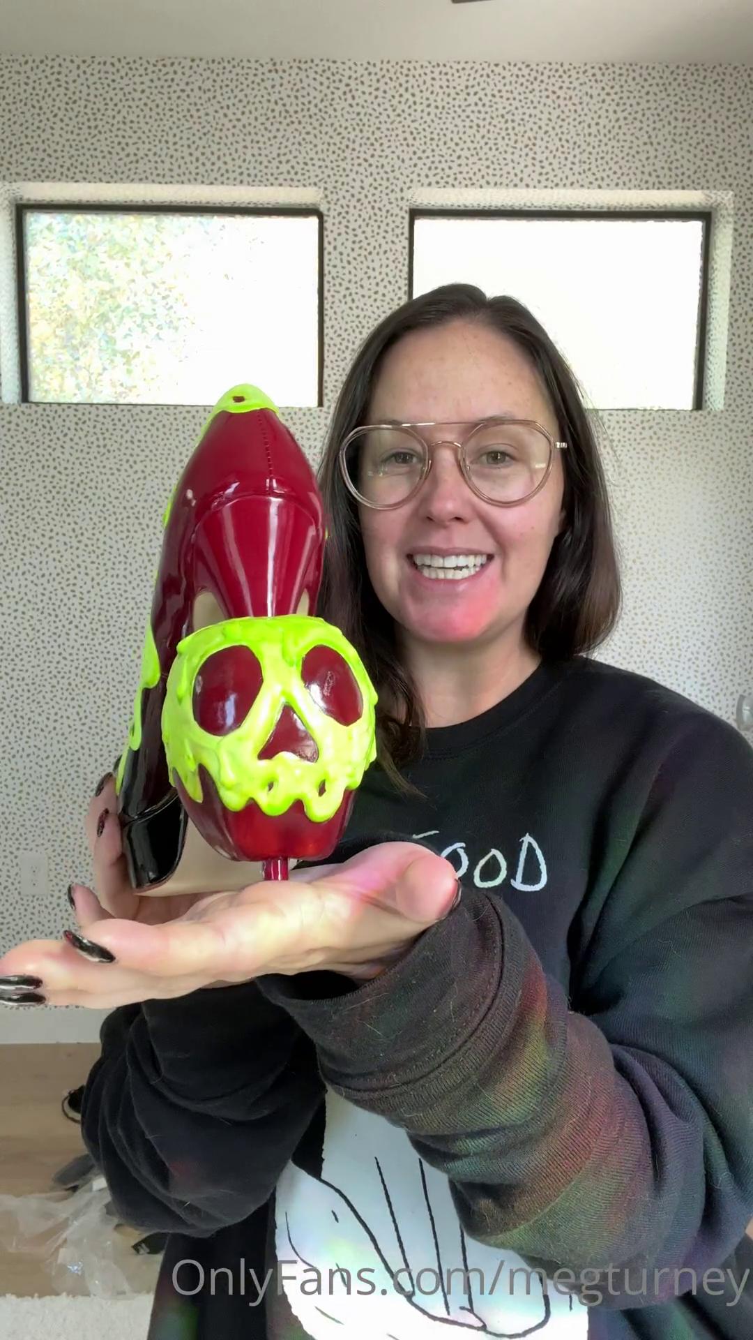 meg turney nude evil queen try on onlyfans video leaked igzjhu influencersgonewild