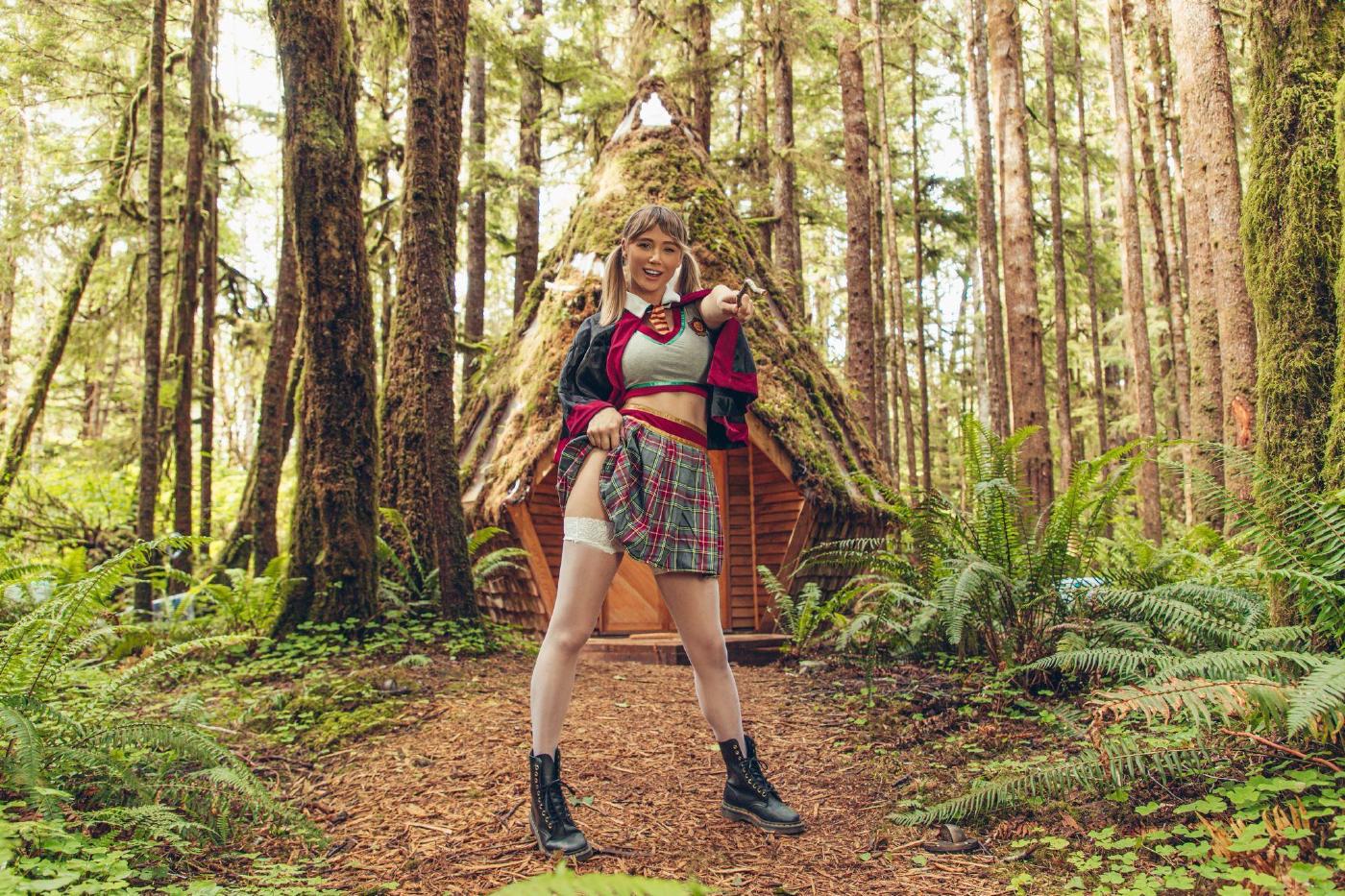 sara jean underwood hermione cosplay lguqiq influencersgonewild