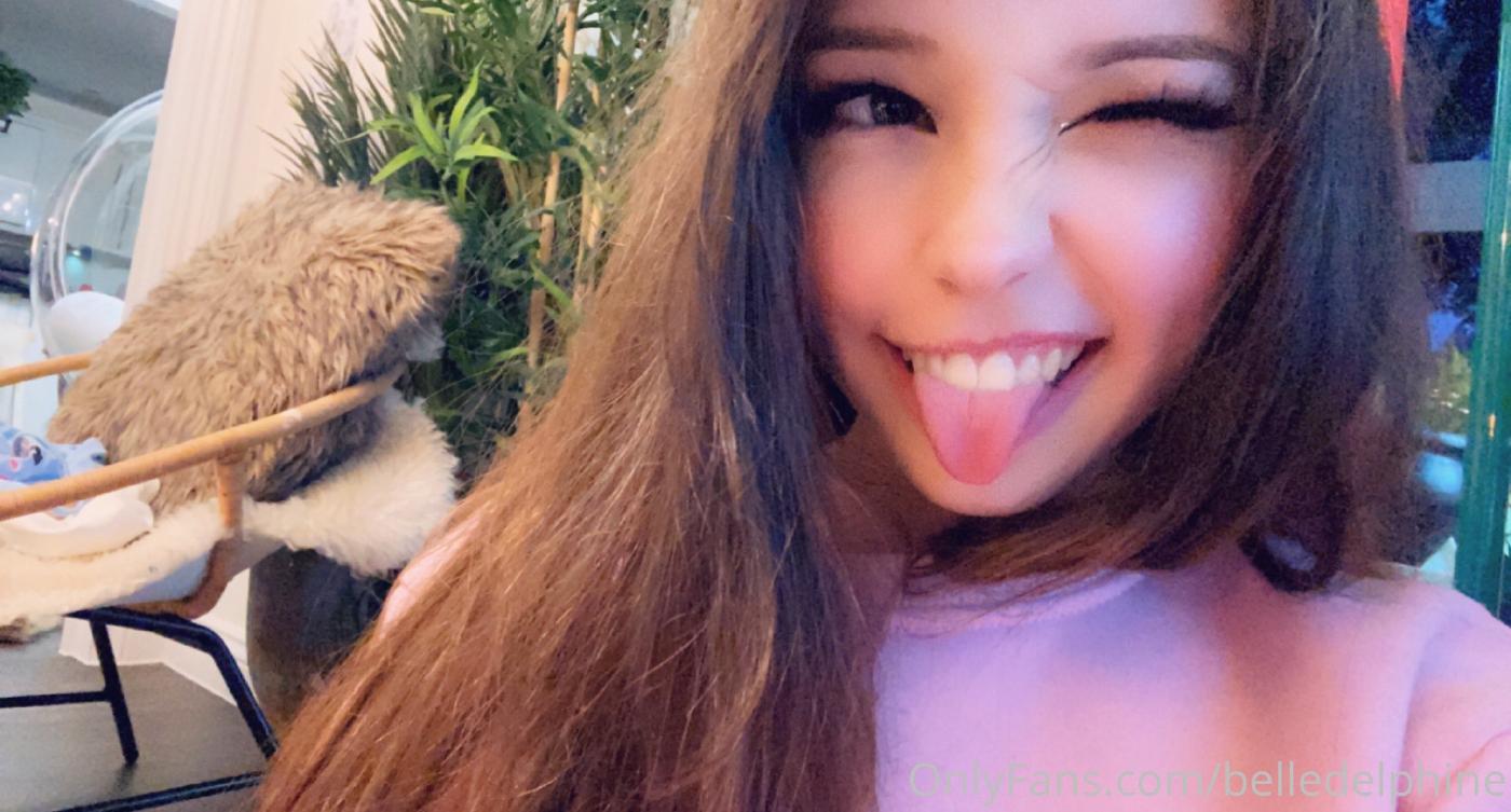 belle delphine blue and white panties onlyfans set kpuolu influencers gonewild