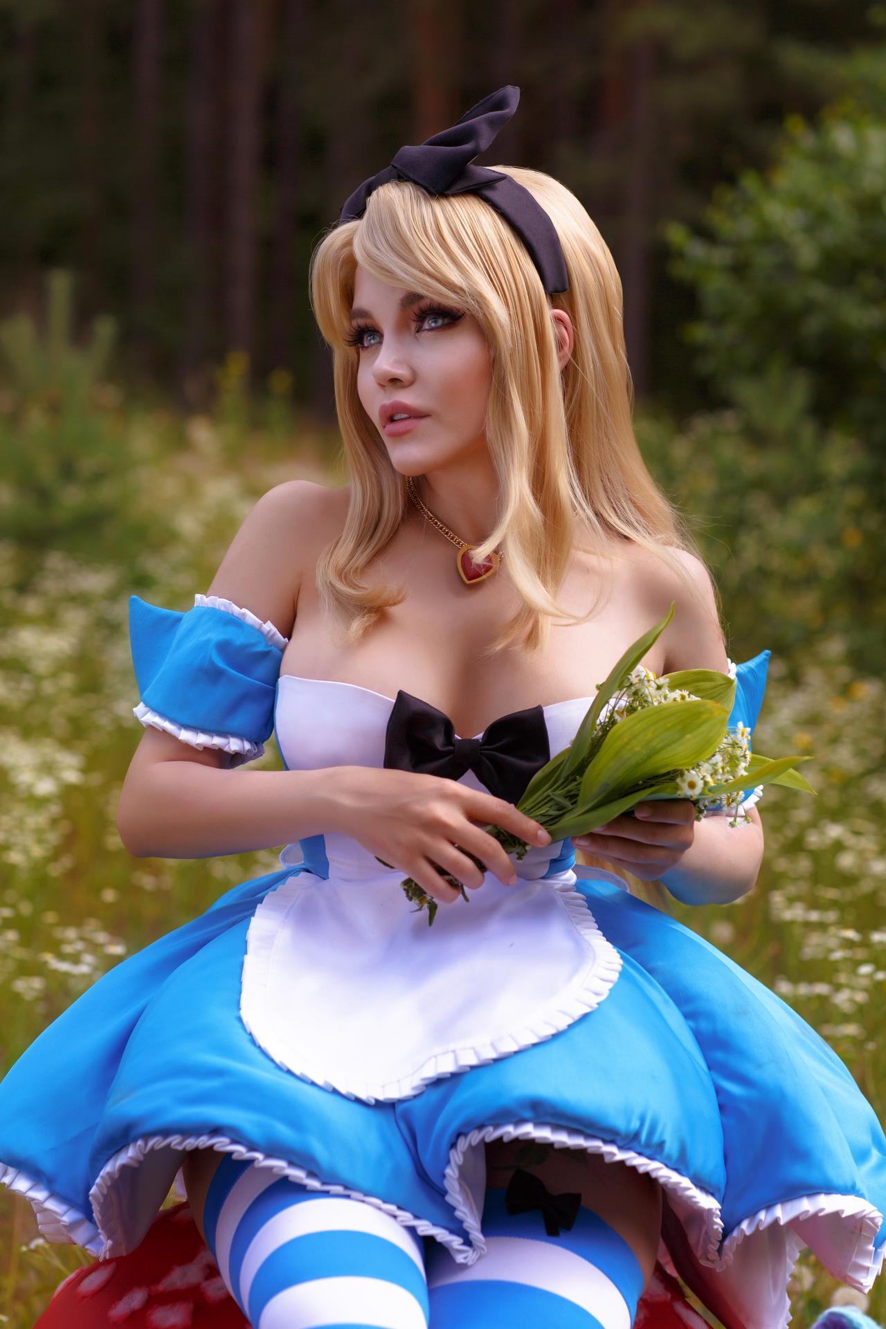 kalinka fox alice in wonderland cosplay video leaked jbyzuq influencers gonewild