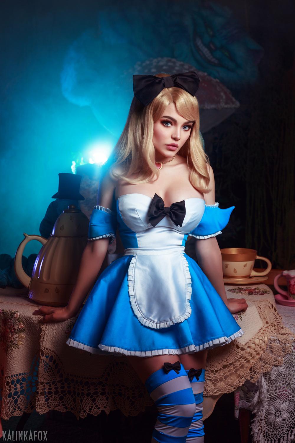kalinka fox alice in wonderland cosplay video leaked kowblr influencers gonewild
