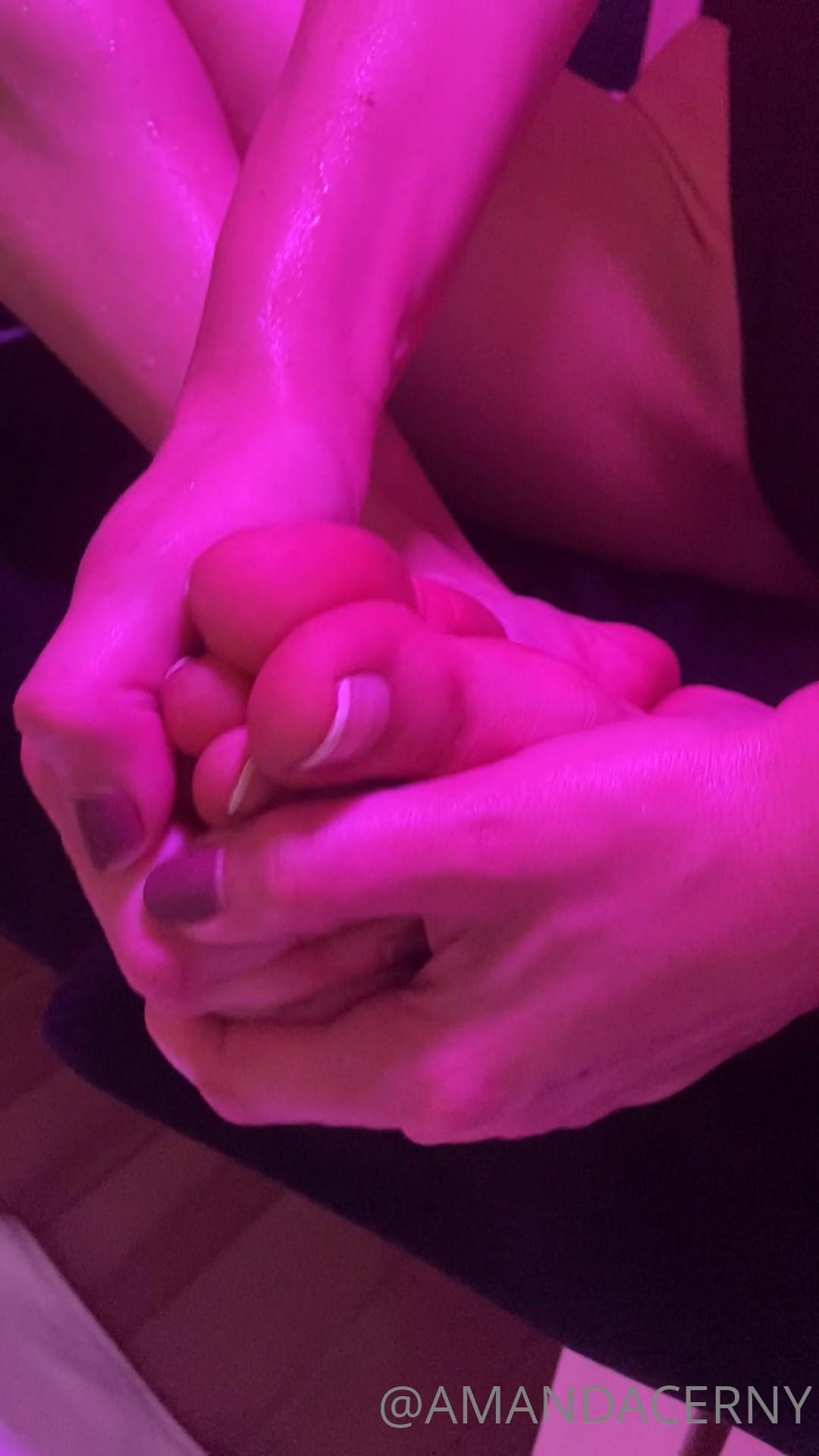 amanda cerny bikini sauna stretching onlyfans video leaked gydmwn influencers gonewild