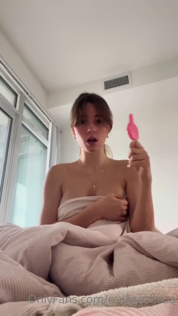 anna malygon topless popsicle sucking video leaked 10