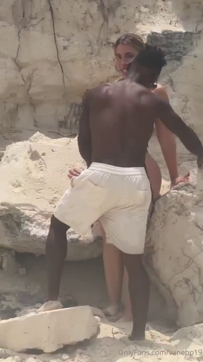 vanessa bohorquez gets drilled by a bbc on the beach 15